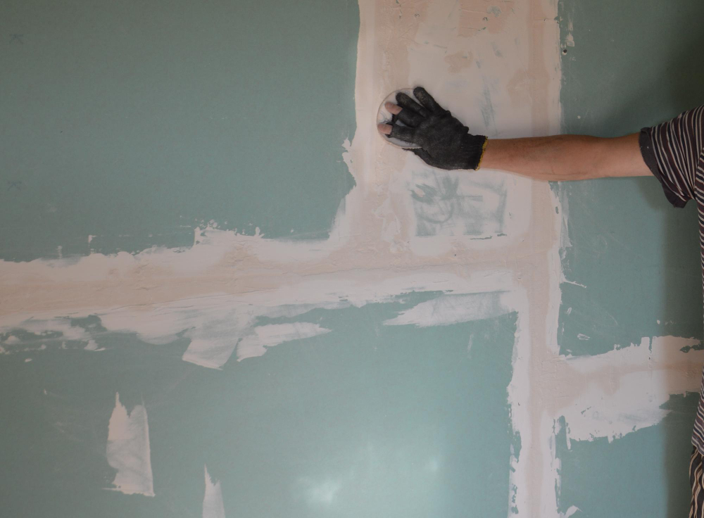 Expert plastering services for Montreal area walls and ceilings - smooth finish results